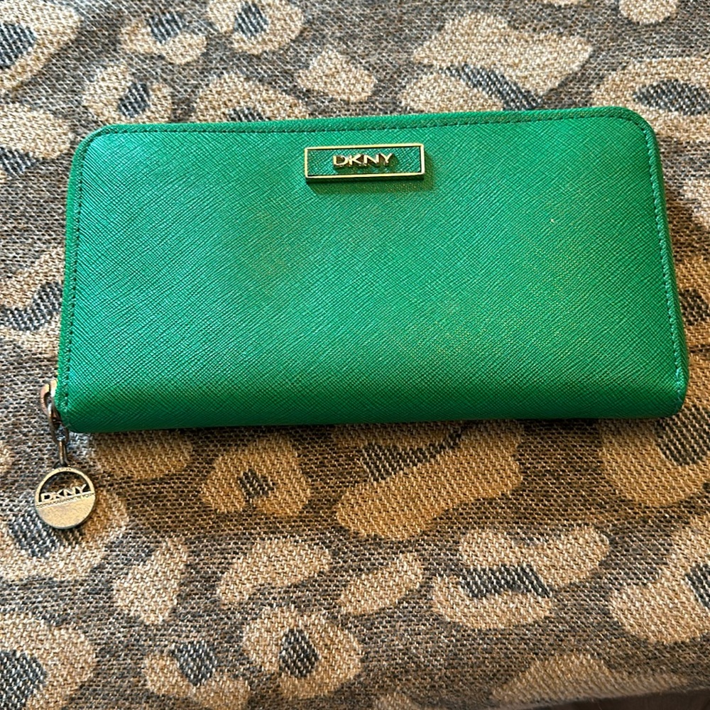 DKNY Wallet🍉
